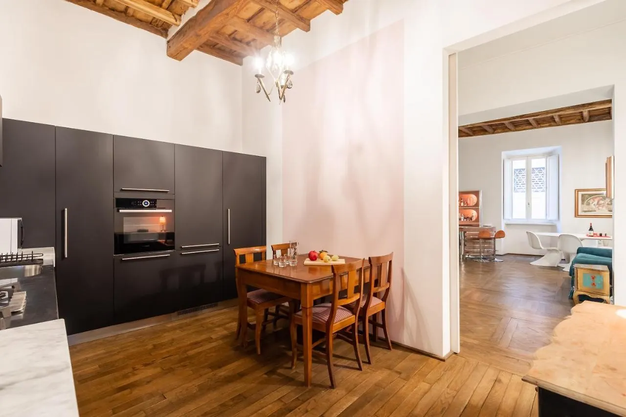 Chic And Style In Historical Via Giulia Apartment Rome Italy