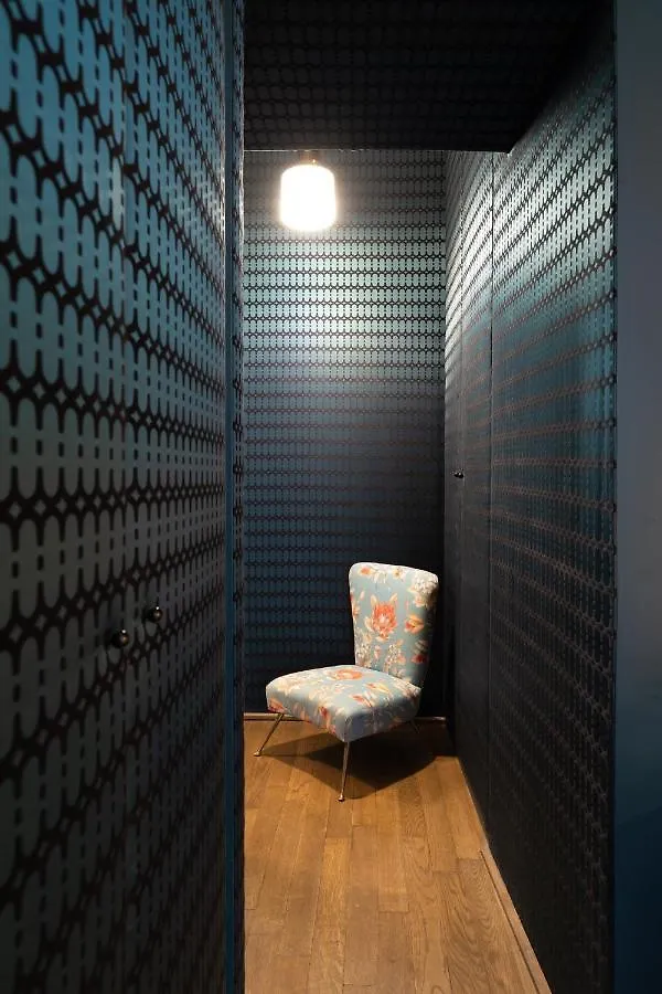 Chic And Style In Historical Via Giulia Apartment Rome