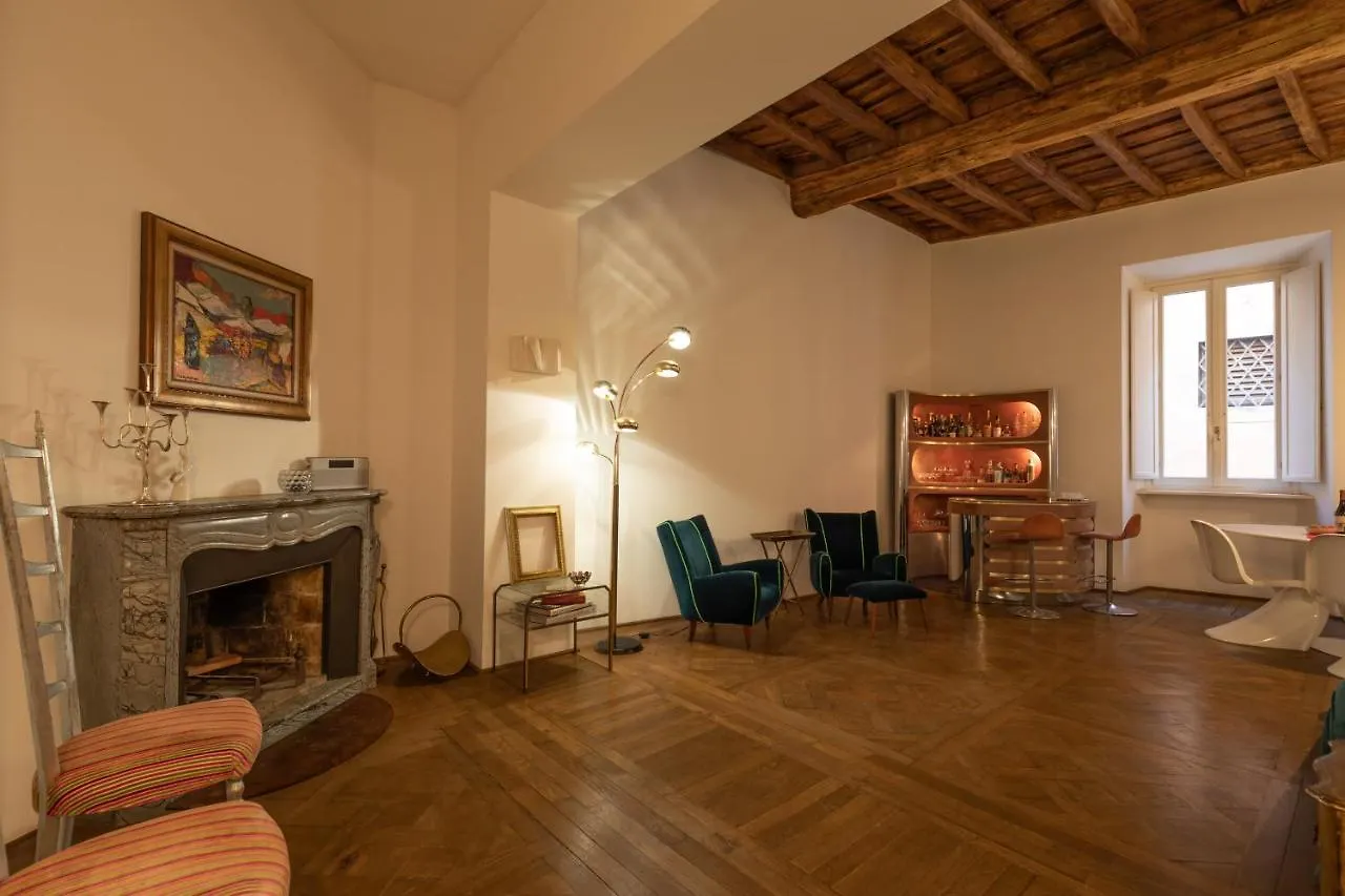 Chic And Style In Historical Via Giulia Apartment Rome