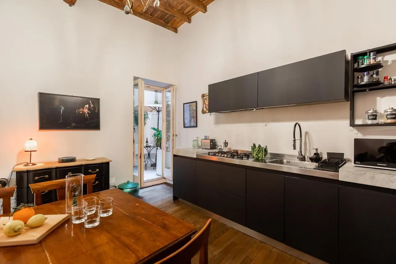 Chic And Style In Historical Via Giulia Apartment Rome
