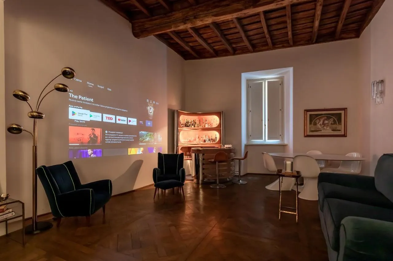 Chic And Style In Historical Via Giulia Apartment Rome