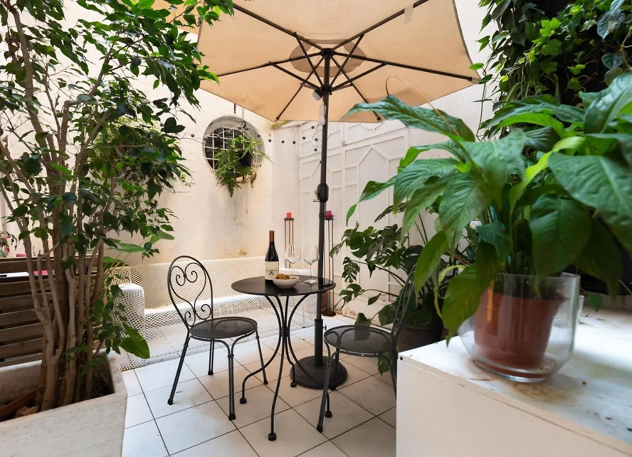 Chic And Style In Historical Via Giulia Apartment Rome Italy