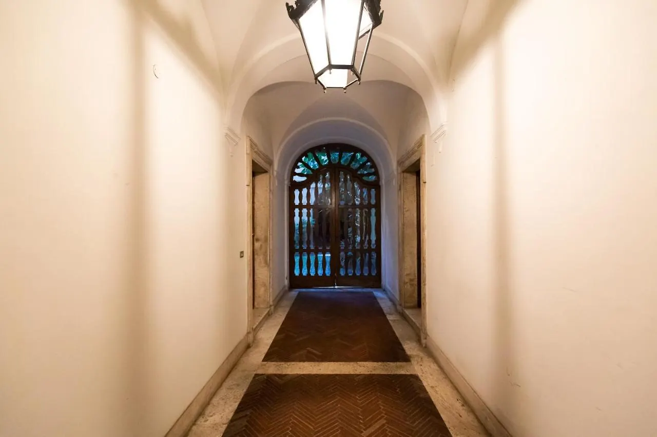 Chic And Style In Historical Via Giulia Apartment Rome 0*,