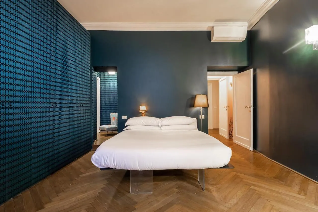 Chic And Style In Historical Via Giulia Apartment Rome