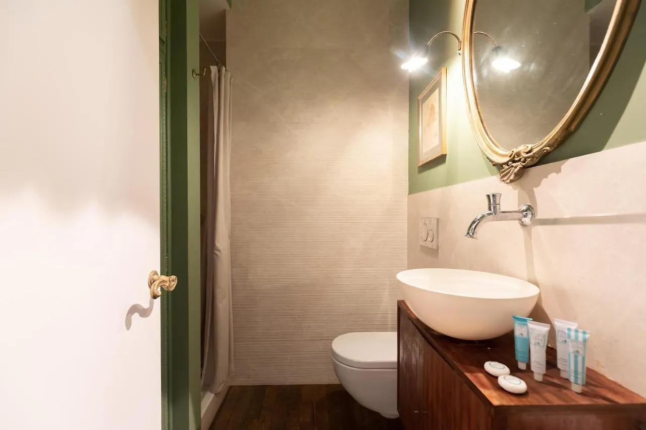 Chic And Style In Historical Via Giulia Apartment Rome Italy
