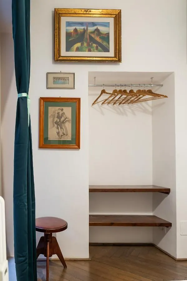Chic And Style In Historical Via Giulia Apartment Rome