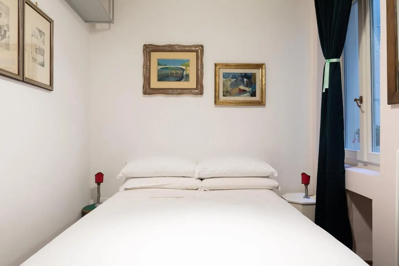 Chic And Style In Historical Via Giulia Apartment Rome Italy