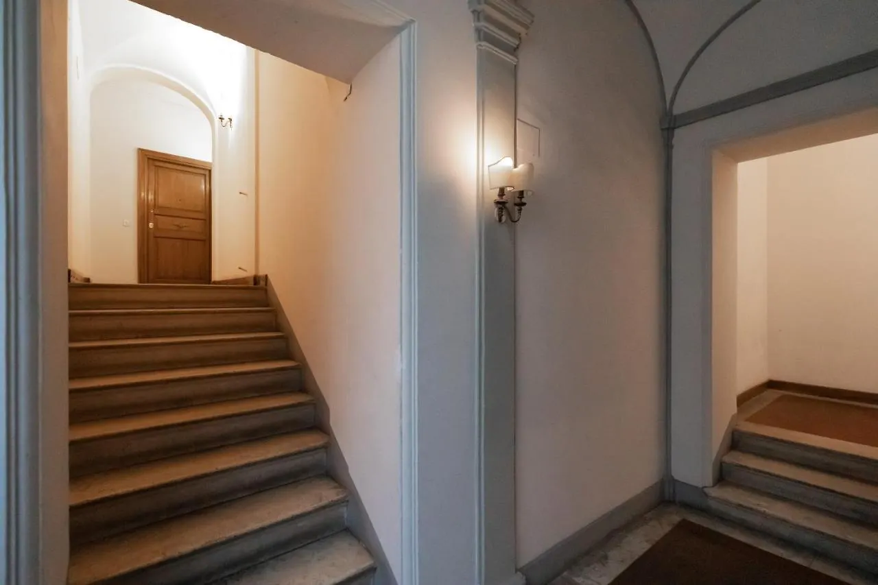 Chic And Style In Historical Via Giulia Apartment Rome