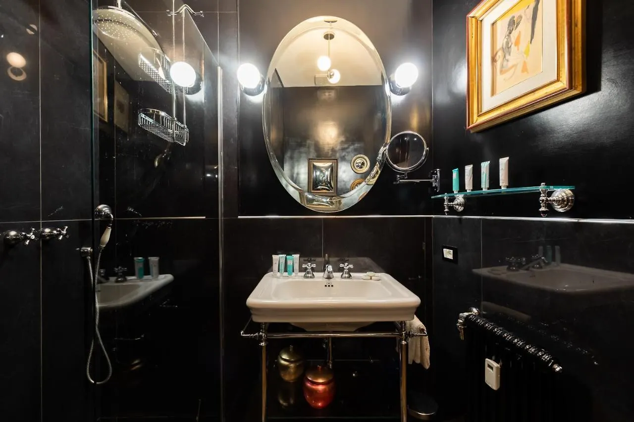 Chic And Style In Historical Via Giulia Apartment Rome
